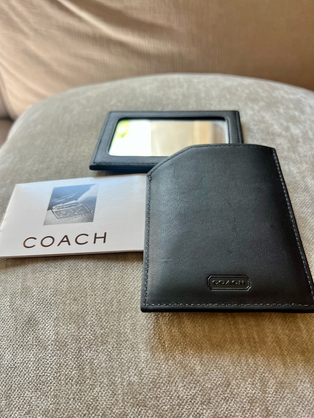 1999 Coach Black Smooth Leather Card Holder with Mirror and Original Booklet - Picture 2 of 4